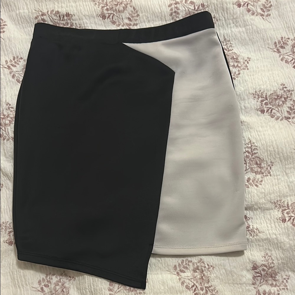 Charlotte Russe Black and White Colorblock Asymmetric Mini Skirt - Picture 1 of 3